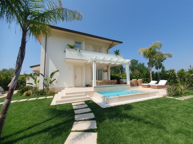 casa indipendente in vendita a Forte dei Marmi in zona Vittoria Apuana