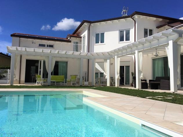 casa indipendente in vendita a Forte dei Marmi