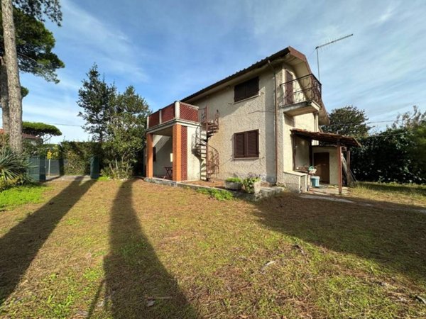 casa indipendente in vendita a Forte dei Marmi in zona Vittoria Apuana