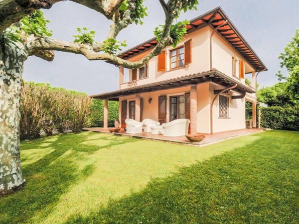 casa indipendente in vendita a Forte dei Marmi