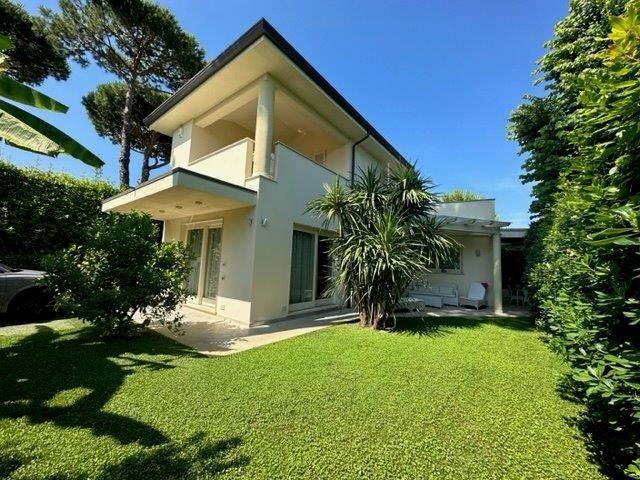 casa indipendente in vendita a Forte dei Marmi in zona Vittoria Apuana