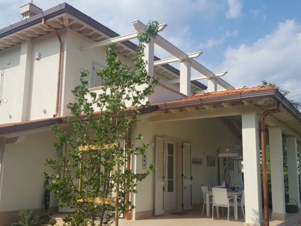 casa indipendente in vendita a Forte dei Marmi