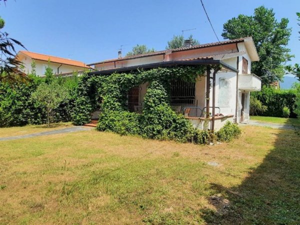 casa indipendente in vendita a Forte dei Marmi in zona Vittoria Apuana