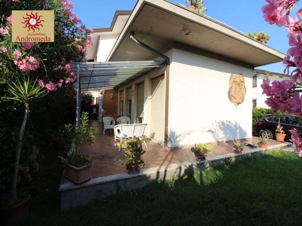 casa indipendente in vendita a Forte dei Marmi