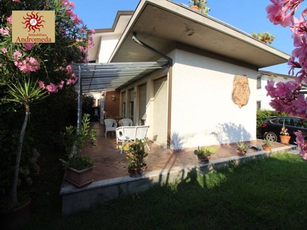 casa indipendente in vendita a Forte dei Marmi