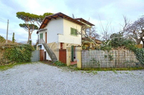 appartamento in vendita a Forte dei Marmi in zona Vittoria Apuana