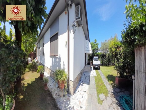 casa indipendente in vendita a Forte dei Marmi