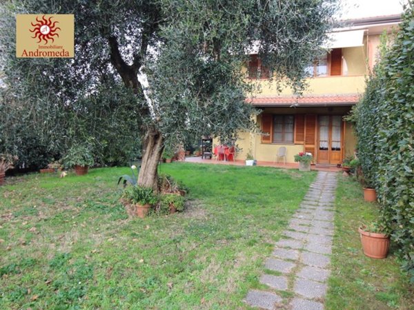 casa indipendente in vendita a Forte dei Marmi