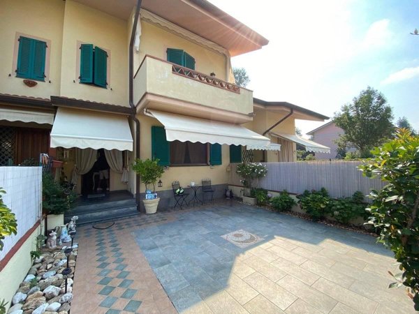 casa indipendente in vendita a Forte dei Marmi in zona Vittoria Apuana