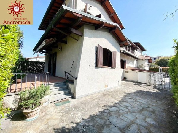 casa indipendente in vendita a Forte dei Marmi
