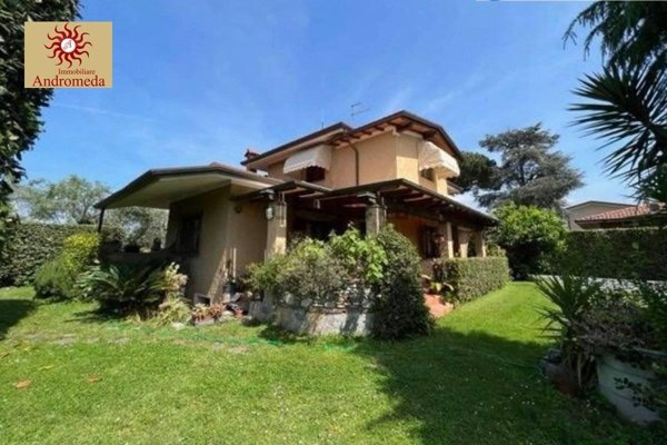 casa indipendente in vendita a Forte dei Marmi in zona Vaiana