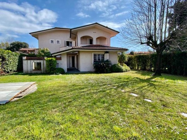 casa indipendente in vendita a Forte dei Marmi