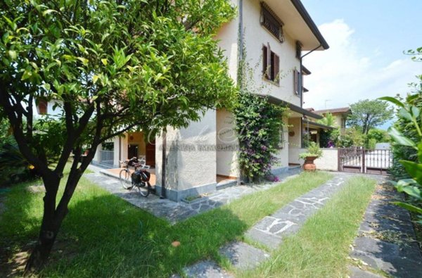 casa indipendente in vendita a Forte dei Marmi