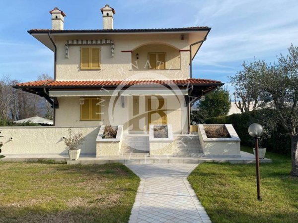 casa indipendente in vendita a Forte dei Marmi in zona Vittoria Apuana
