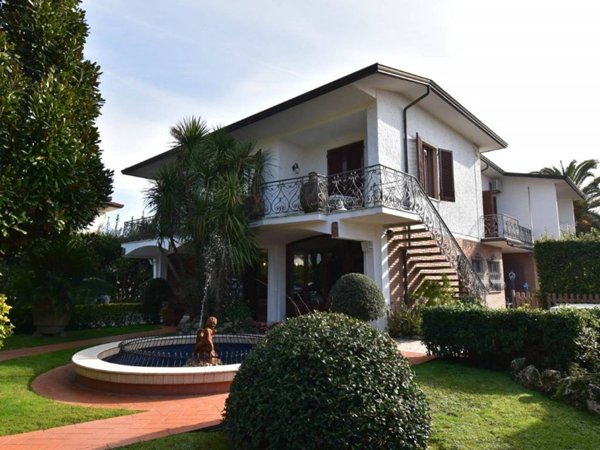 casa indipendente in vendita a Forte dei Marmi