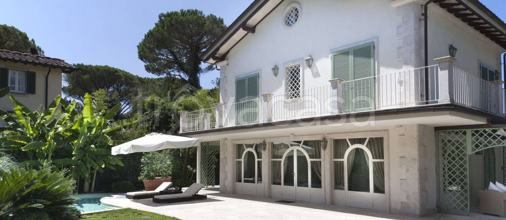 casa indipendente in vendita a Forte dei Marmi in zona Roma Imperiale