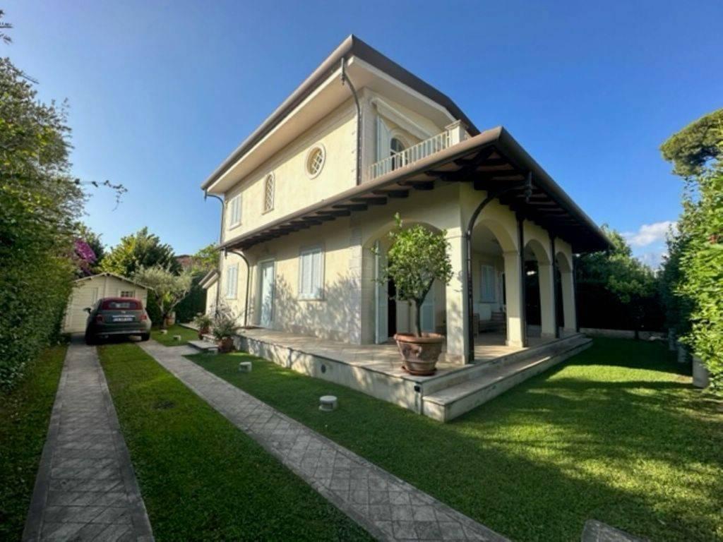 casa indipendente in vendita a Forte dei Marmi