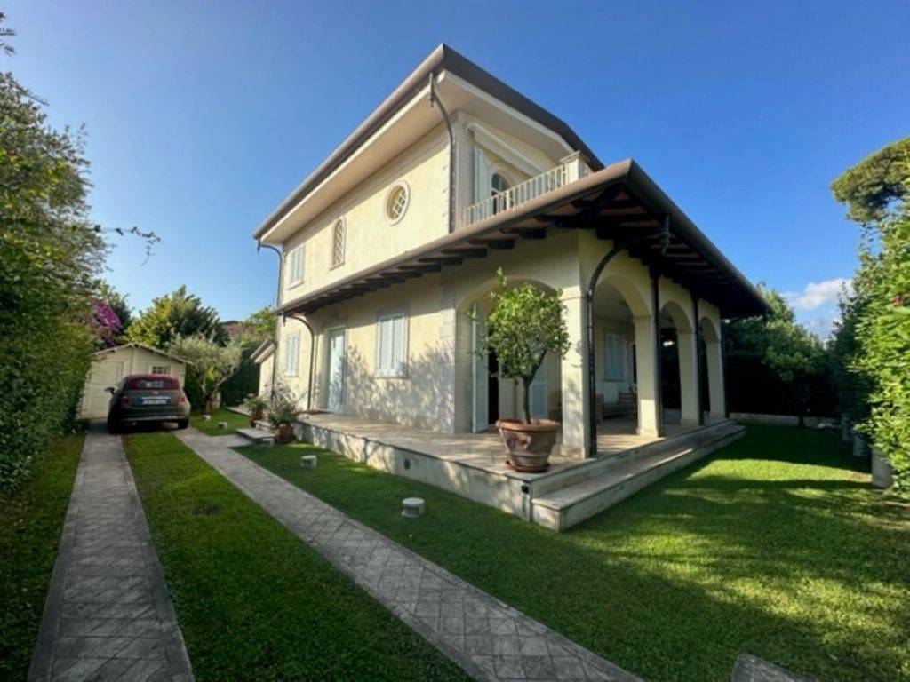 casa indipendente in vendita a Forte dei Marmi