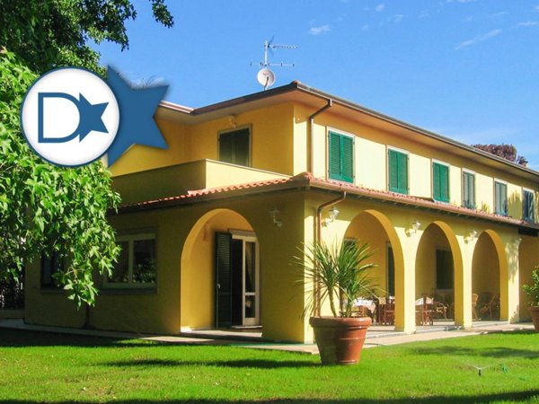 casa indipendente in vendita a Forte dei Marmi in zona Vittoria Apuana