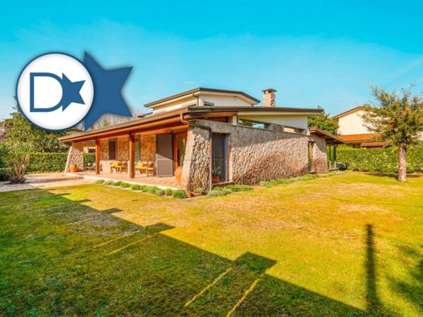 casa indipendente in vendita a Forte dei Marmi in zona Vittoria Apuana