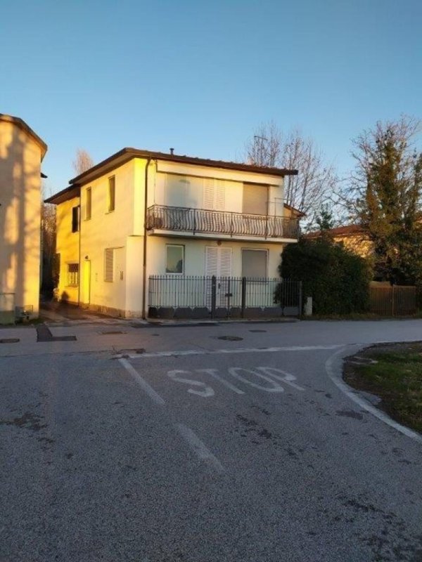 casa indipendente in vendita a Forte dei Marmi in zona Vittoria Apuana