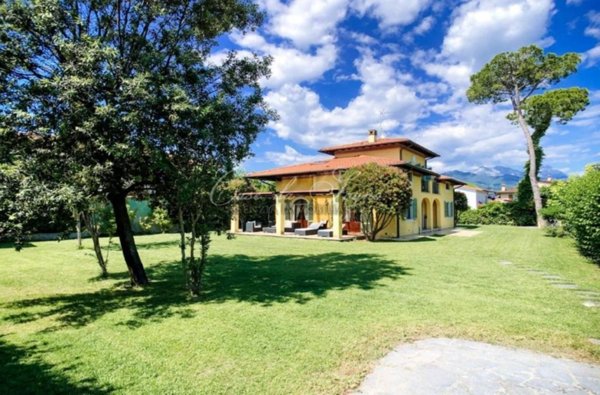 casa indipendente in vendita a Forte dei Marmi