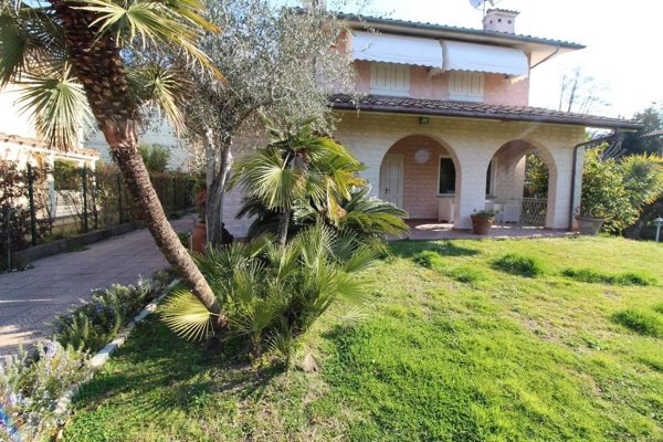 casa indipendente in vendita a Forte dei Marmi