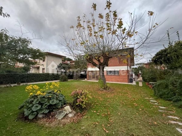casa indipendente in vendita a Forte dei Marmi in zona Vaiana