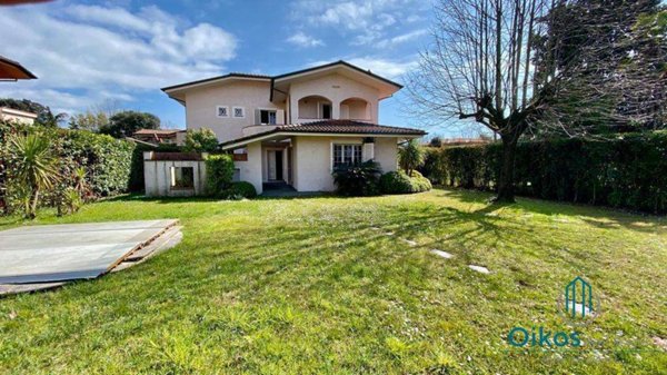 casa indipendente in vendita a Forte dei Marmi