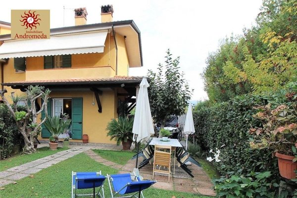 casa indipendente in vendita a Forte dei Marmi
