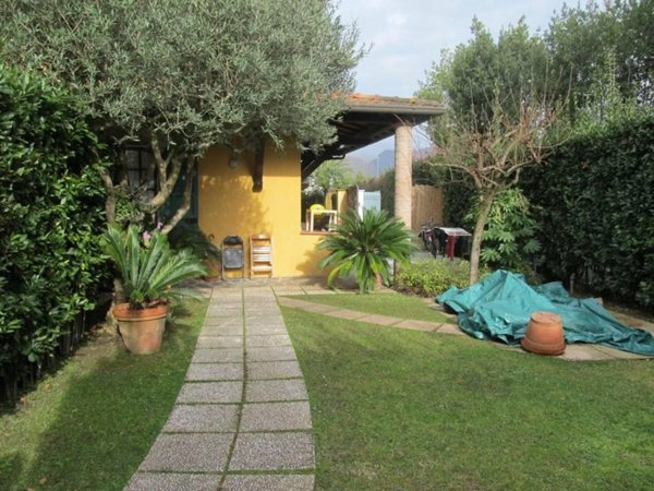 casa indipendente in vendita a Forte dei Marmi