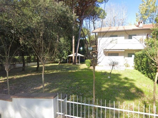 casa indipendente in vendita a Forte dei Marmi in zona Vittoria Apuana