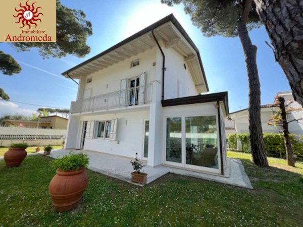 casa indipendente in vendita a Forte dei Marmi