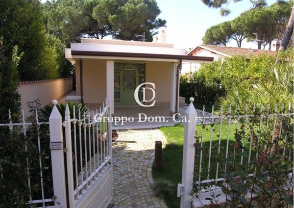 casa indipendente in vendita a Forte dei Marmi in zona Vittoria Apuana