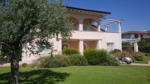 casa indipendente in vendita a Forte dei Marmi