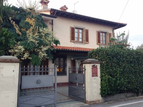casa indipendente in vendita a Forte dei Marmi