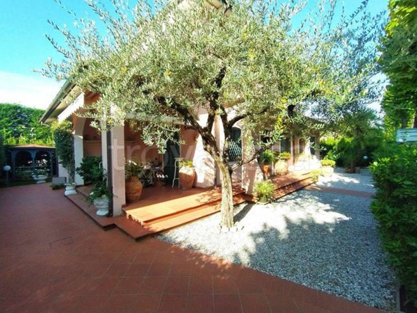 casa indipendente in vendita a Forte dei Marmi