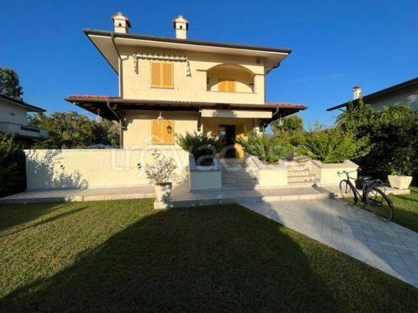 casa indipendente in vendita a Forte dei Marmi in zona Vittoria Apuana