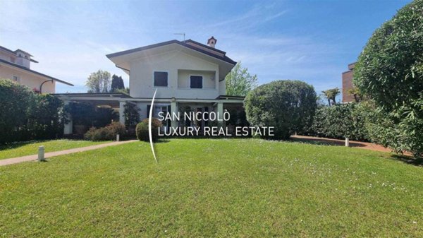 casa indipendente in vendita a Forte dei Marmi