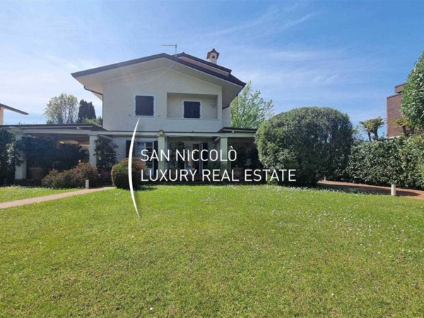 casa indipendente in vendita a Forte dei Marmi