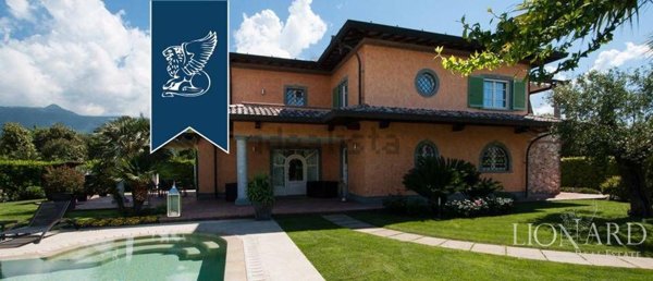 casa indipendente in vendita a Forte dei Marmi in zona Vittoria Apuana