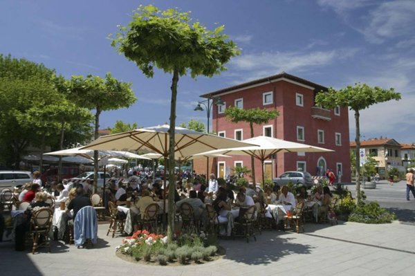 casa indipendente in vendita a Forte dei Marmi in zona Roma Imperiale
