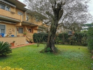 casa indipendente in vendita a Forte dei Marmi in zona Vittoria Apuana