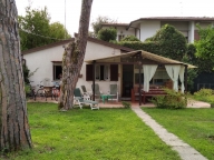casa indipendente in vendita a Forte dei Marmi in zona Vittoria Apuana