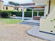 casa indipendente in vendita a Forte dei Marmi in zona Vittoria Apuana
