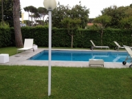 casa indipendente in vendita a Forte dei Marmi in zona Roma Imperiale