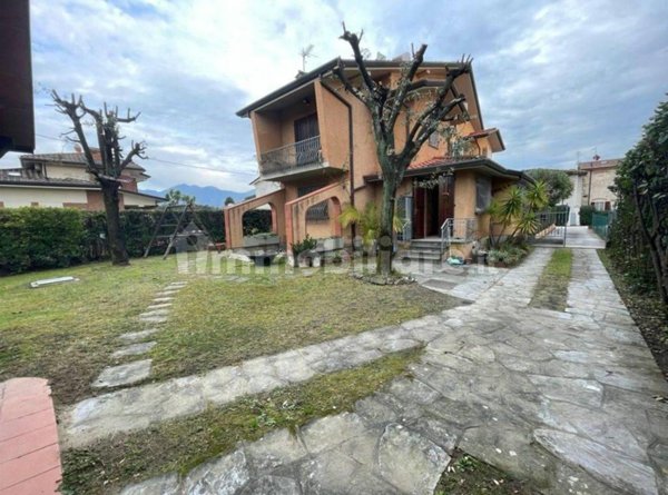casa indipendente in vendita a Forte dei Marmi