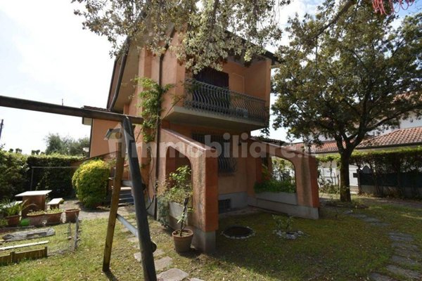 casa indipendente in vendita a Forte dei Marmi