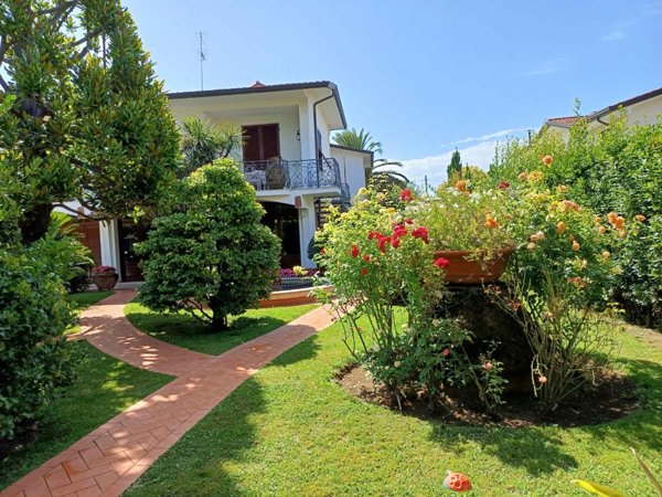 casa indipendente in vendita a Forte dei Marmi