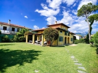 casa indipendente in vendita a Forte dei Marmi in zona Vittoria Apuana